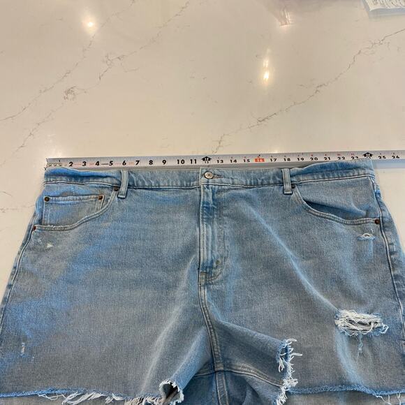 Abercrombie & Fitch The 4” Mom Short High Rise in 36/ 22 - Picture 5 of 6